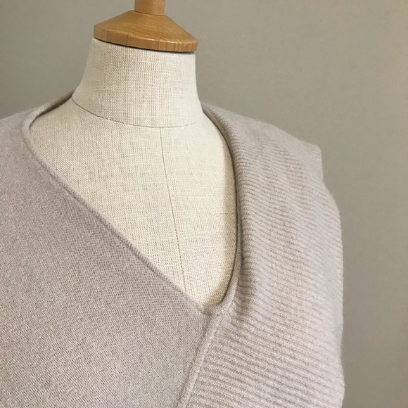Armani Collezioni 100% Cashmere false wrap sweater - Oatmeal Size 16 - Picture 5 of 8
